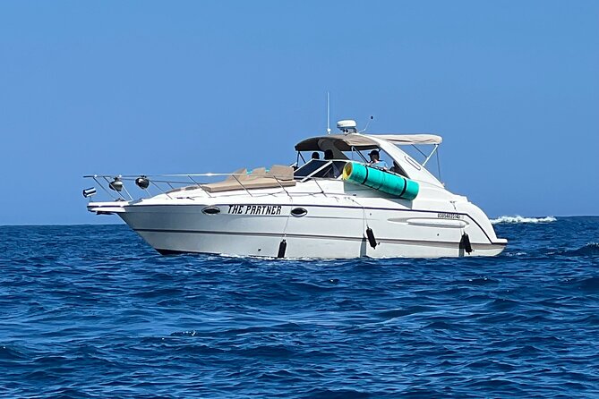 Private yacht rental for 2 hours - Crew service: safe, attentive, and low-effort for you