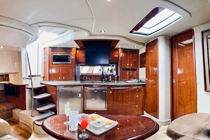 Private Yacht Sea Ray all-inclusive charter in Cabo - Tips to make your yacht time smoother (and happier)