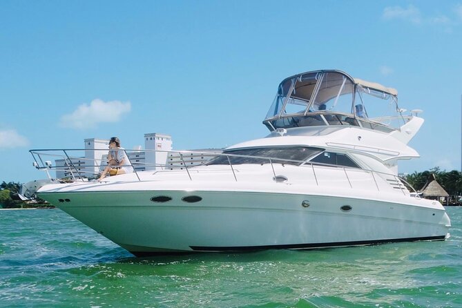 Private Yacht SeaRay 46ft Cancun 25P17 - Swim and snorkel time on the 4-hour option