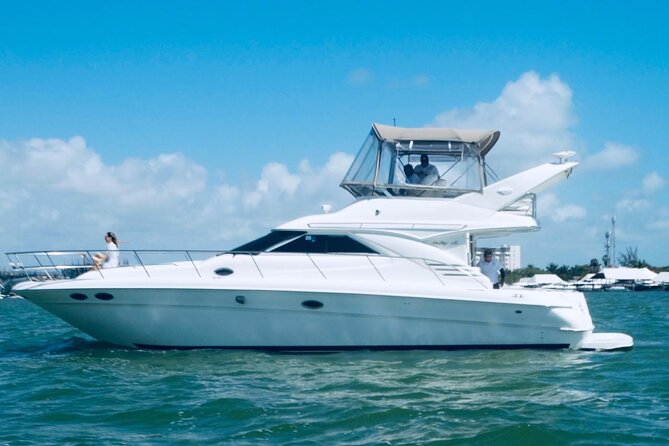 Private Yacht SeaRay 46ft Cancun 25P17 - Isla Mujeres vs Cancun Bay: choosing the vibe