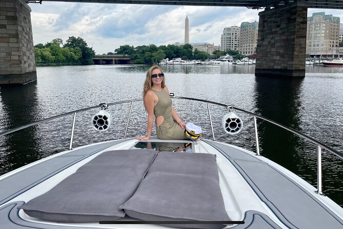 Private Yacht Tour along Washington DC Waterfront - Roosevelt Island: the mid-route scene you’ll remember