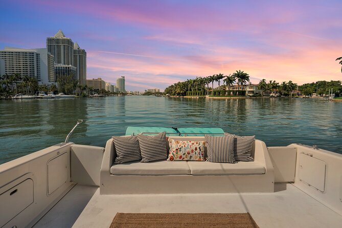 Private Yacht Tour Miami - Price and logistics: the base rate plus the captain fee