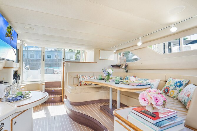 Private Yacht Tour Miami - Included comfort items: bottled water, ice, floating mat
