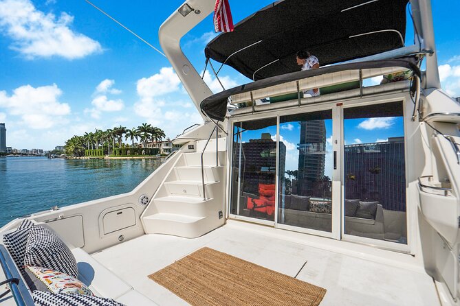Private Yacht Tour Miami - Captain service matters: helpful guidance vs limited narration