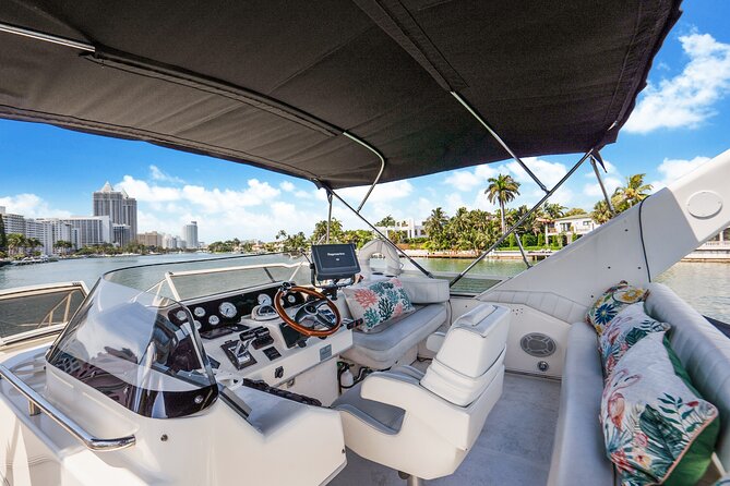 Private Yacht Tour Miami - The 2–6 hour cruise rhythm on Biscayne Bay