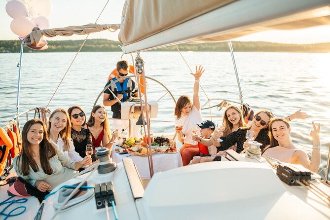 Private Yacht Voyage : Music, Wine & Snacks for Groups - Value and Timing: Does It Make Sense at About $270 per Group?