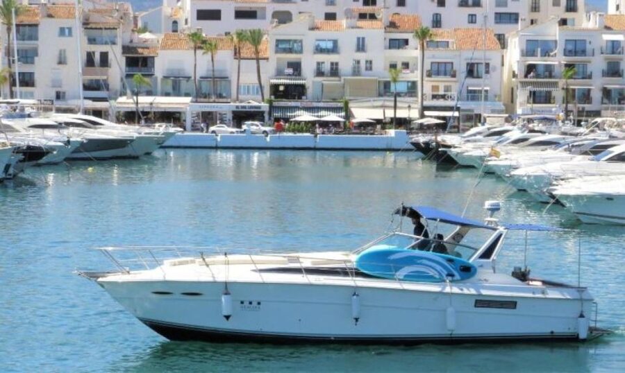 PUERTO BANUS: YACHT RENTAL FOR GROUP 2H - How the 2-hour Puerto Banús yacht rental actually feels