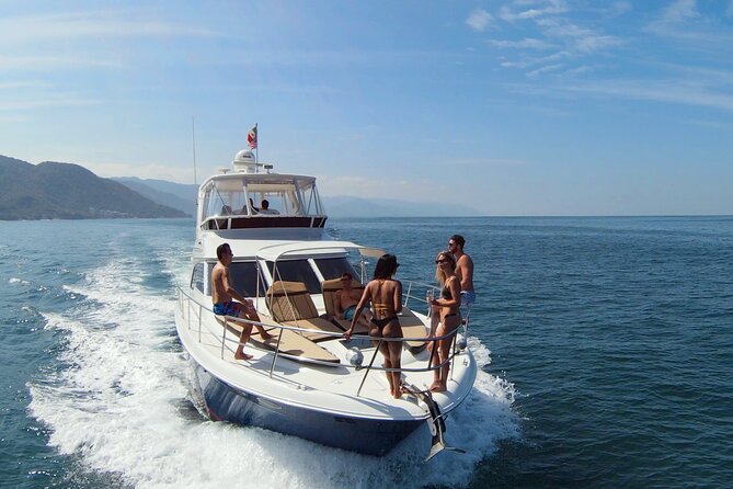 Puerto Vallarta: Private Luxury Yacht Charter with Crew - Crew service in Puerto Vallarta: what attention looks like on a yacht