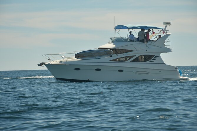Pura Vida Yacht 42 FT with all inclusive service in Cabo - Crew Energy: Service You Can Actually Feel