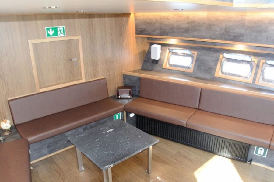 Reykjavík: New Year's Eve Northern Lights Yacht Cruise - Crew, Language, and the Small-Group Advantage