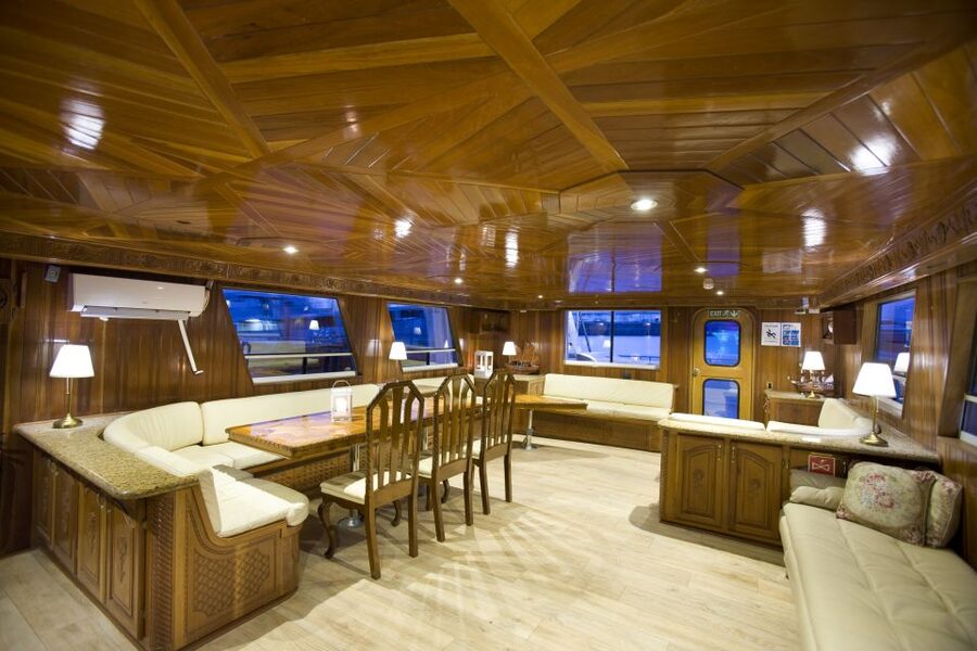 Reykjavik: Northern Lights Yacht Tour - Comfort Checklist: What to Bring for a Cold Deck