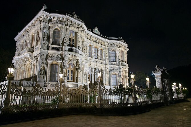 Romantic Night Cruise Live Violinist - Fortresses at the Narrowest Point: Anadolu Hisarı and Rumeli Hisarı