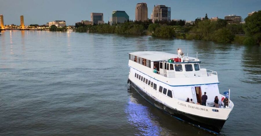 Sacramento: New Year's Eve Rock the Yacht Cruise - Seating and Comfort: Cocktail-Style Means Plan Ahead
