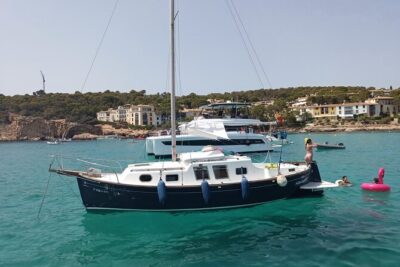 Sail boat day charter tour mallorca yacht llaut tradicional boat - A 4-hour flow: tapas, lunch, and time to get in the water