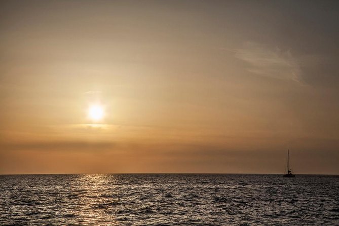Santorini: Motor Yacht Sunset Cruise with 5-Course Dinner - Drinks, crew energy, and named shoutouts: why service is a big part of the fun