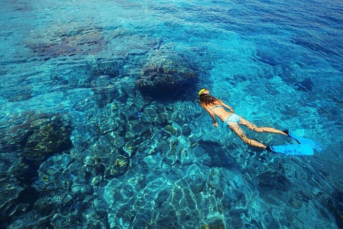 Santorini: Private Sailing Yacht Cruise with Meal and Drinks - Food, drinks, and snorkeling gear: what you really get