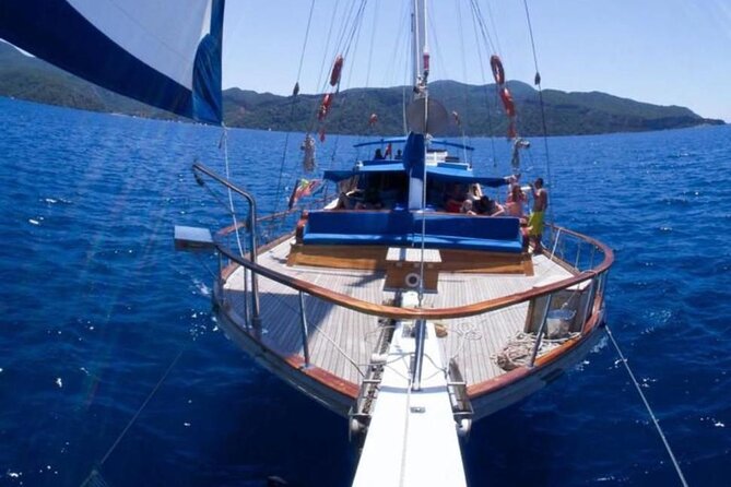 Saranda Prince Ennio-Daily Yacht Tour - How the Prince Ennio yacht day works from Sarandë
