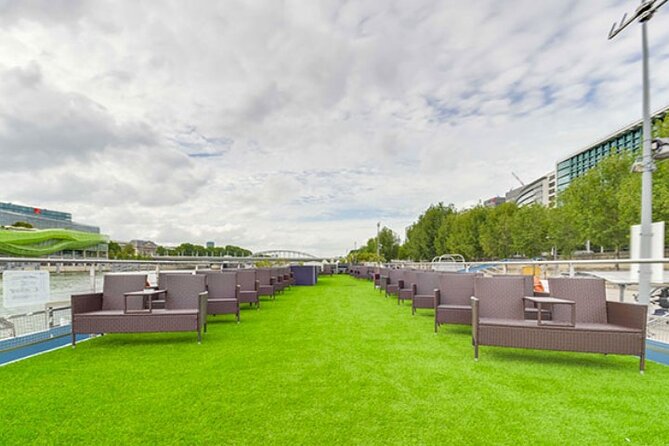Seine River Dinner Cruise with Live Singer by VIP Yacht de Paris - Key things to know before you go