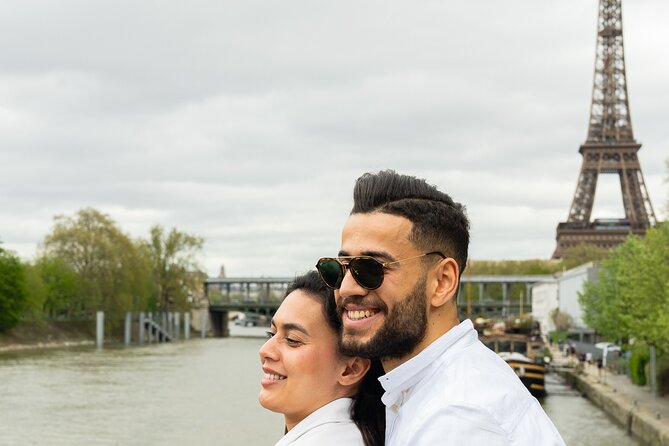 Seine River Dinner Cruise with Live Singer by VIP Yacht de Paris - The dinner setup: 3 courses, panoramic dining, and the long pre-dinner window