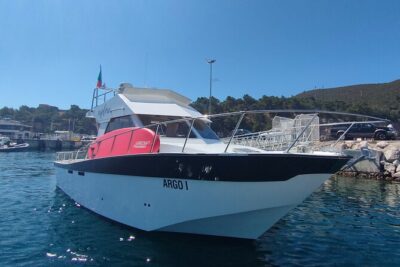 Sesimbra: Private Yacht tour in Arrábida Secret Beaches and Bays - Boat Setup: Snorkeling Gear, SUPs, Sea Scooters, and a Swim Platform