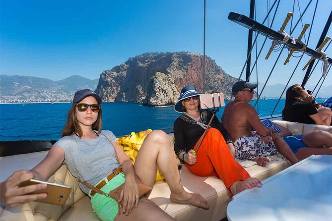 Side-Alanya: Pirate Yacht Tour (Legend Big Kral) with Lunch-Drink - Getting there by pickup and staying connected with a mobile ticket