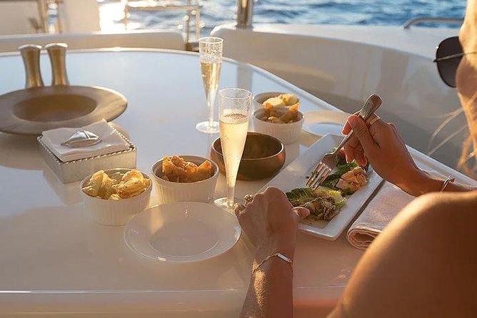 Small Group Yacht Sunset Cruise from Oahu - The bar is the headliner: what’s included and how the pacing feels