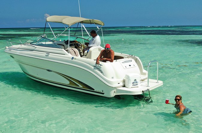 Snorkel & Sandbar on Private Searay Yacht 25ft in Cap Cana Marina ,Punta Cana - Captain and crew: why names like Luis, Alex, Angel, Javier matter