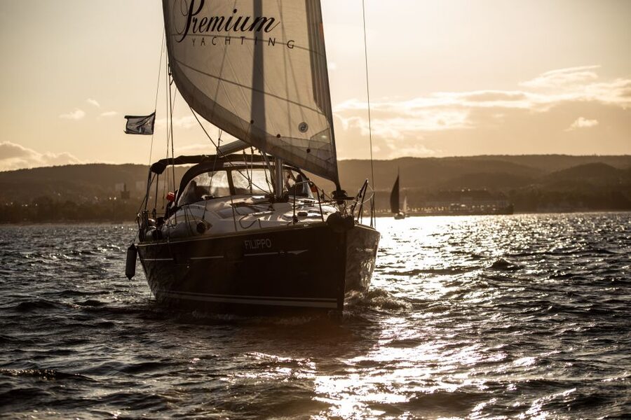 Sopot: Sunset Yacht Cruise with Welcome Drink - Entering the Sopot Marina: Where Boarding Really Happens