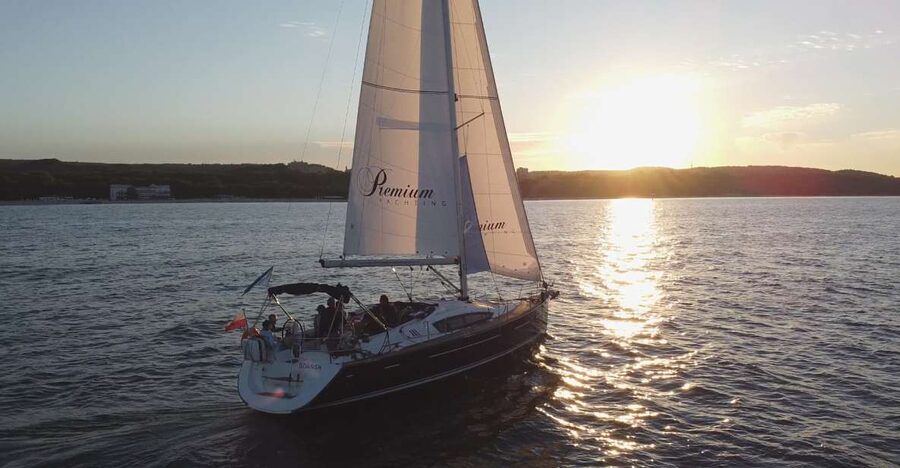 Sopot: Sunset Yacht Cruise with Welcome Drink - Your Welcome Drink: Prosecco or Mulled Wine