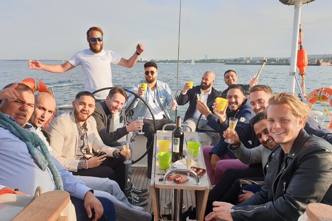 Sopot: Yacht Cruise Around the Bay with Welcome Drink - What’s Included On Board: drink, blankets, water, life vests, and toilets