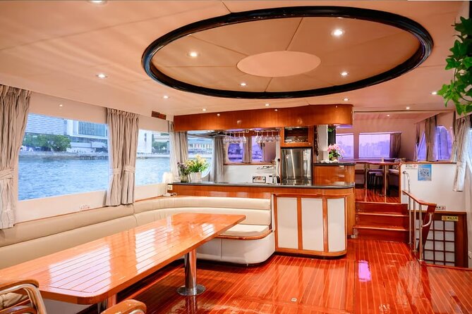 STARLIGHT: Victoria Harbour Night Yacht Tour - Wi‑Fi on the yacht: the surprisingly practical perk