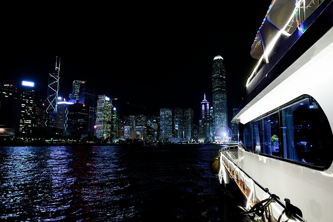 STARLIGHT: Victoria Harbour Night Yacht Tour - Refreshments and snacks: what to expect (and how to plan your appetite)