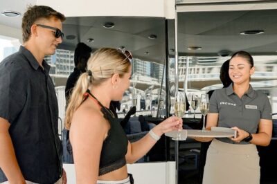 Sunseeker Superyacht: VIP Dining, Premium Drinks & Music - Drinks, bubbles, and cocktails: the part that makes it feel like a real celebration