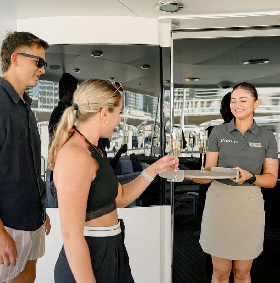 Sunseeker Superyacht: VIP Dinner, Premium Drinks& Live Music - Drinks, Bubbly Flow, and the Night Party Rules You Need to Know