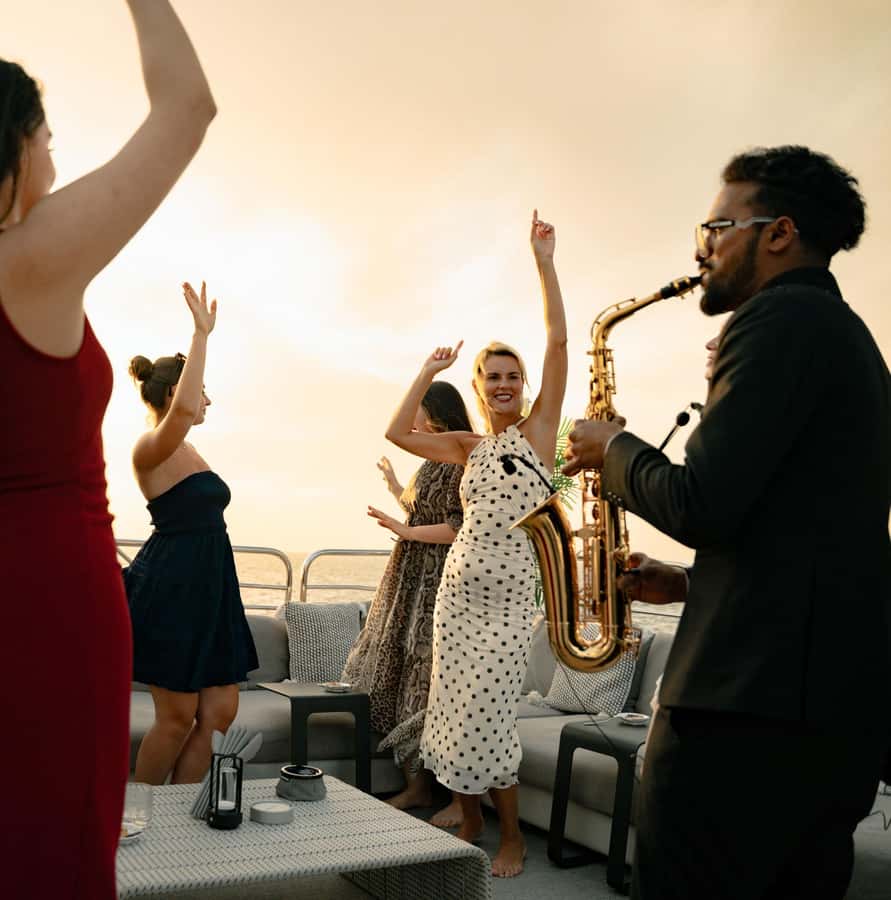 Sunseeker Superyacht: VIP Dinner, Premium Drinks& Live Music - Dubai Views From the Water: Burj Al Arab, Ain Dubai Wheel, and Sunset Photos