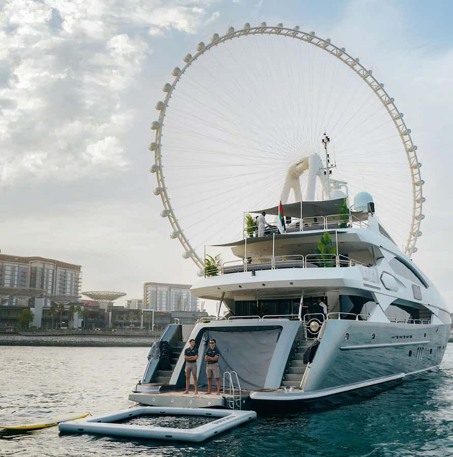 Sunseeker Superyacht: VIP Dinner, Premium Drinks& Live Music - What the 3-Hour Cruise Feels Like: Timing, Set Dinner, and Easygoing Service