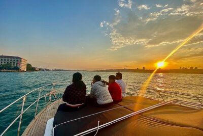 Sunset Bosphorus Yacht Tour in Istanbul - Dentur Avrasya Kabataş İskelesi: the start of the floating sightseeing mood