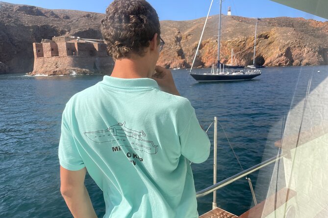 Sunset Cruise Lisbon | VIP Yacht Lisbon Party - Watching the Portuguese Discoveries theme unfold near a historical monument