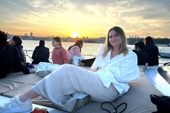 Sunset or Daytime Istanbul Guided Luxury Yacht Cruise with Snacks - Rumeli Hisarı: the Ottoman fortress you can almost feel