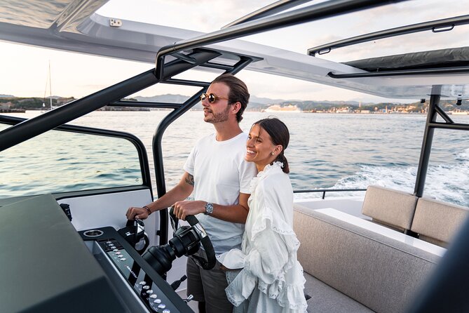 The Fastest Private Motor Yacht in Santorini - All Inclusive Tour - Food, drinks, and the “small luxury” touches that matter