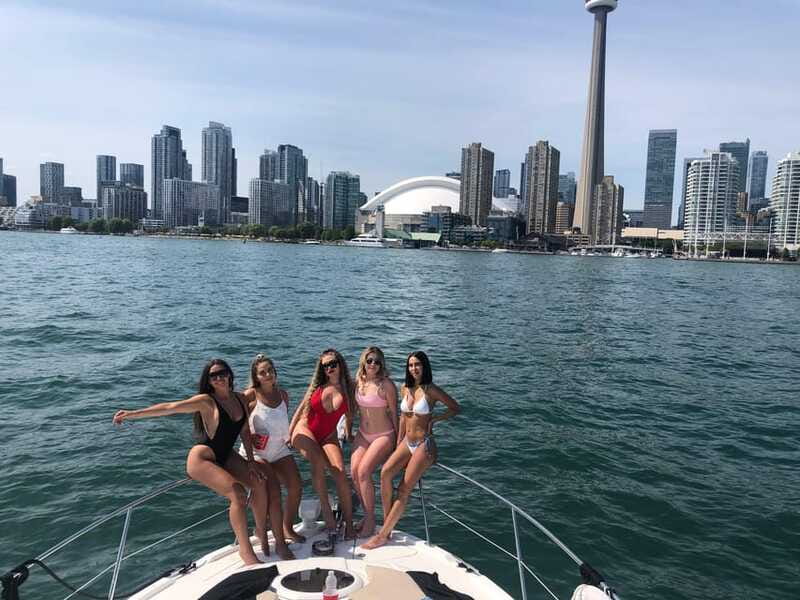Toronto: Private Luxury Yacht Sightseeing Cruise & Prosecco - Who this yacht cruise suits best