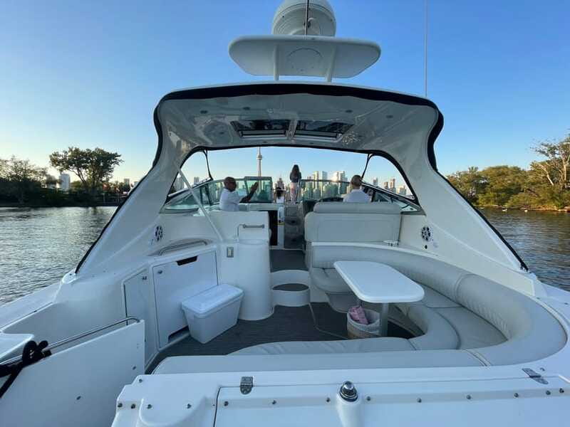 Toronto: Private Luxury Yacht Sightseeing Cruise & Prosecco - Should you book the Toronto Luxury Yacht Cruise?