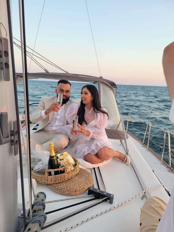 Toronto: Sailing Yacht Cruise of Toronto Harbor and Islands - Deck comfort: where you should sit