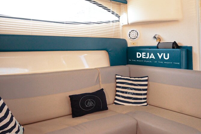 Yacht Carver - Luxury Private Yacht Tour - Cruising to the Pacific Coast: marine life chances with help from the crew