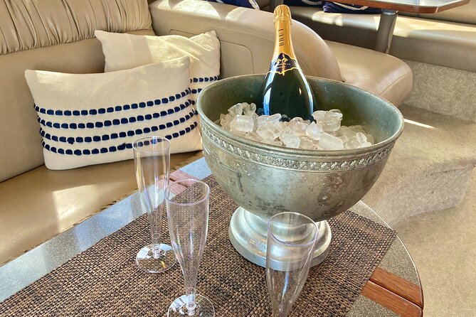 Yacht Charter in Palm Beach with Crew - Water Time Beyond the Main Stop: Sandbars, Shores, and Possible Toys