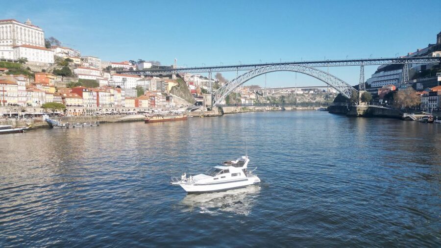 Yacht Douro Tour - Your first taste of the Douro: meeting at R. do Ouro 160