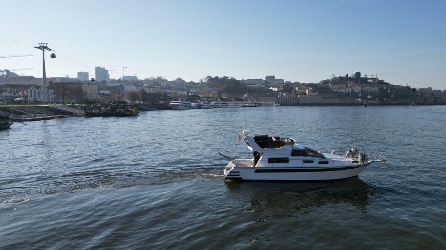Yacht Douro Tour - Porto and Vila Nova de Gaia from the water