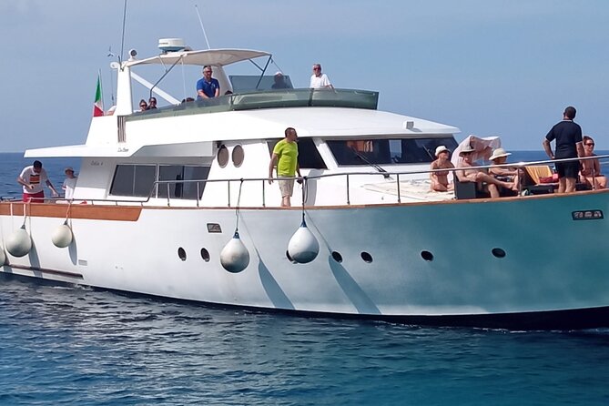 Yacht excursion Shalimar IV - Comfort aboard: lounge shade, sun mattresses, and the music factor