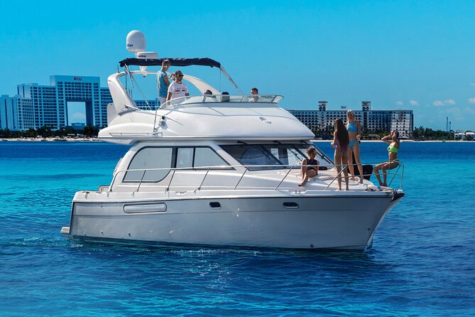 Yacht Meridian 40FT Best Private Rental in Cancun - Private 40-ft Flybridge Meridian: what you’re really paying for