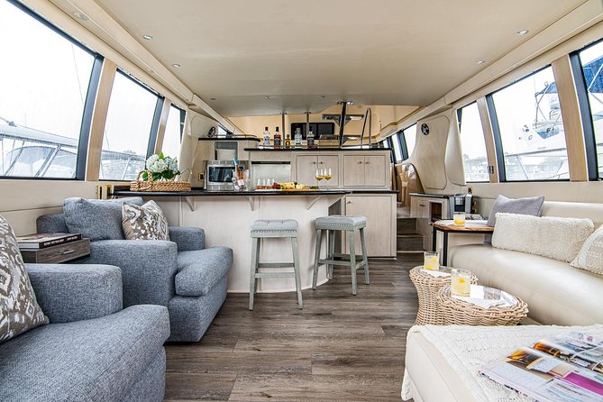 Yacht rental charter in Marina del Rey - 60' CARVER - A 60 Carver charter starts with room to breathe